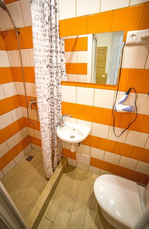 Mini Economy Apartments - Chornovola Avenue - 2 Minutes To The Opera House Lviv Ngoại thất bức ảnh